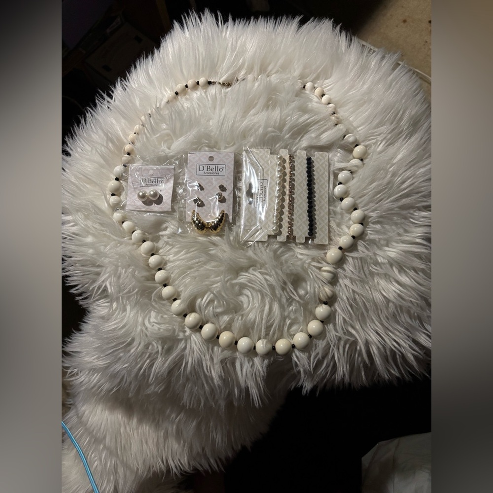 Elegant White Jewelry Set with Necklace and Earrings